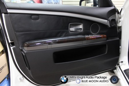 BMW760(E65)のスピーカー交換の様子です