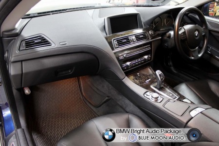 BMW6シリーズ(640i)のスピーカー交換の様子です
