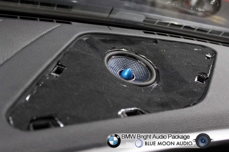 BMW6シリーズ(640i)のセンタースピーカー交換の様子です