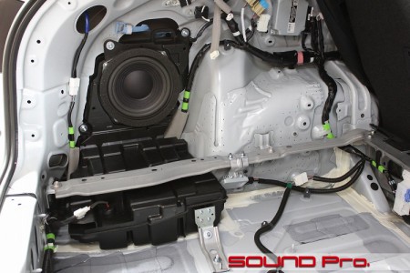 RX450hの純正サブウーファーユニットです。